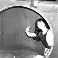 Комикс 2, Сцена 2 - Вдруг раздаются романтические призывы от дамы из трубы...