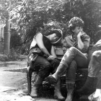 На стройке - на лавочке...